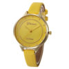 Луксозен объл дамски часовник – жълт